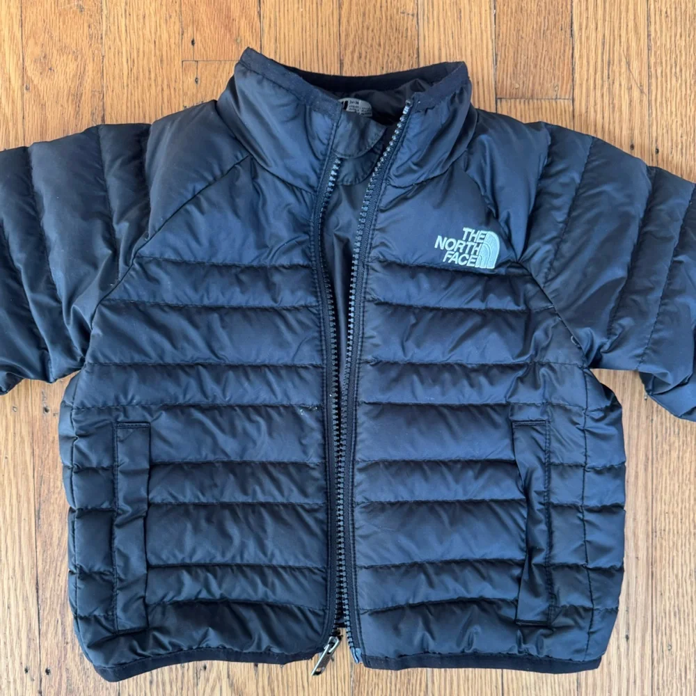 The North Face Kids Black Puffer Jacket - Picture 3 of 13